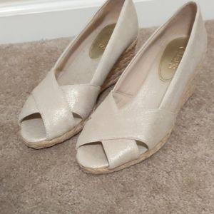 Chaps Champagne gold wedge